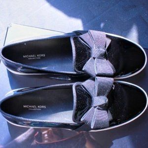 *** LIKE NEW - Michael Kors Collection - Patent Leather Bowtie Shoes (Black) ***